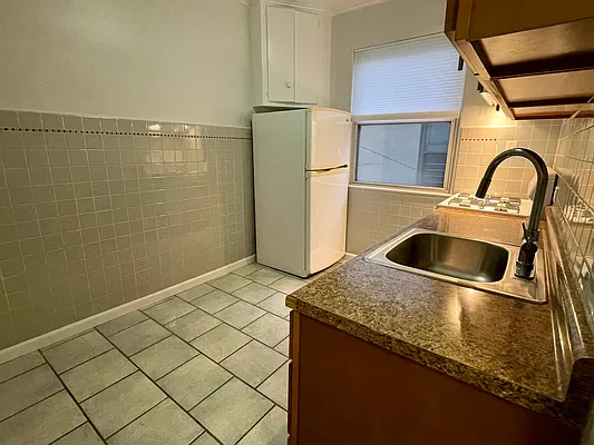 Rented by Amorelli Realty | media 7