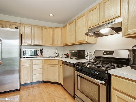 4th image of 160 Holmes Way