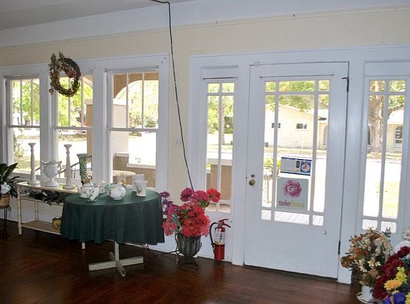 Main Room/Front Room
