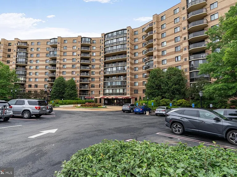 8380 Greensboro Dr #1008 — Photo 27