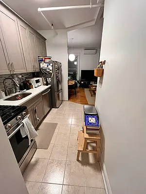 Rented by Space Real Estate | media 6