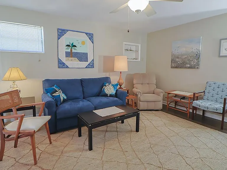 10 Barcelona Ave — Photo 6
