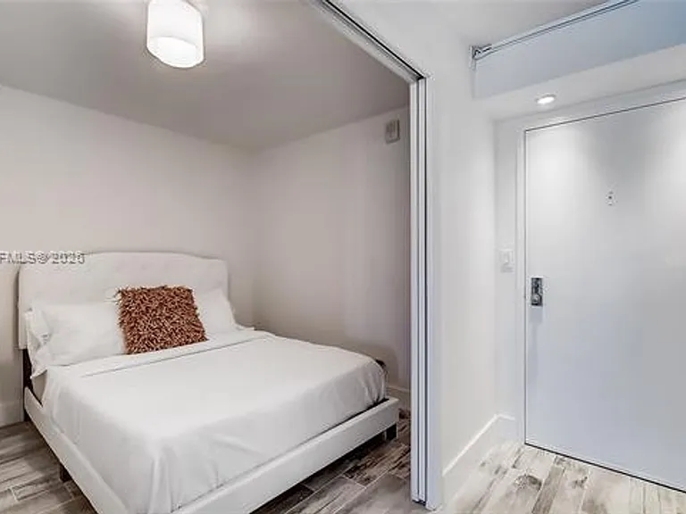 2401 Collins Ave #1410 — Photo 16
