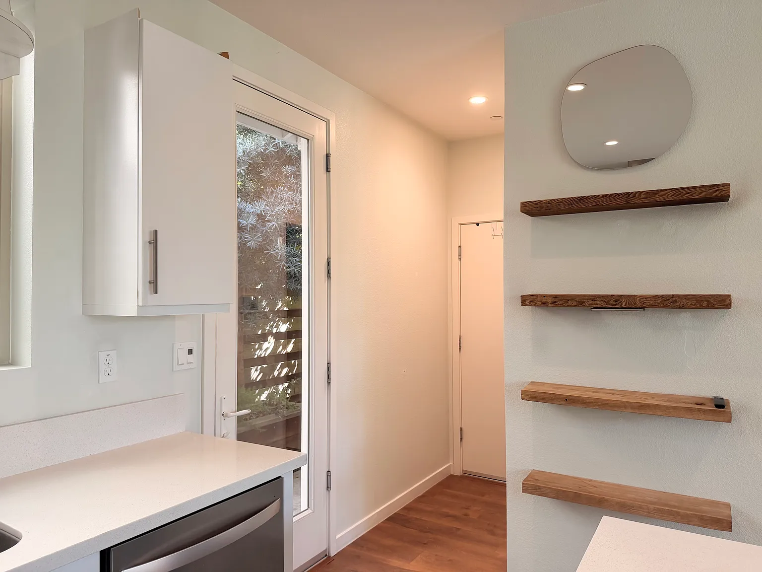 2 bed, 2.5 bath, 1045 sqft, $2,600 — Photo 4