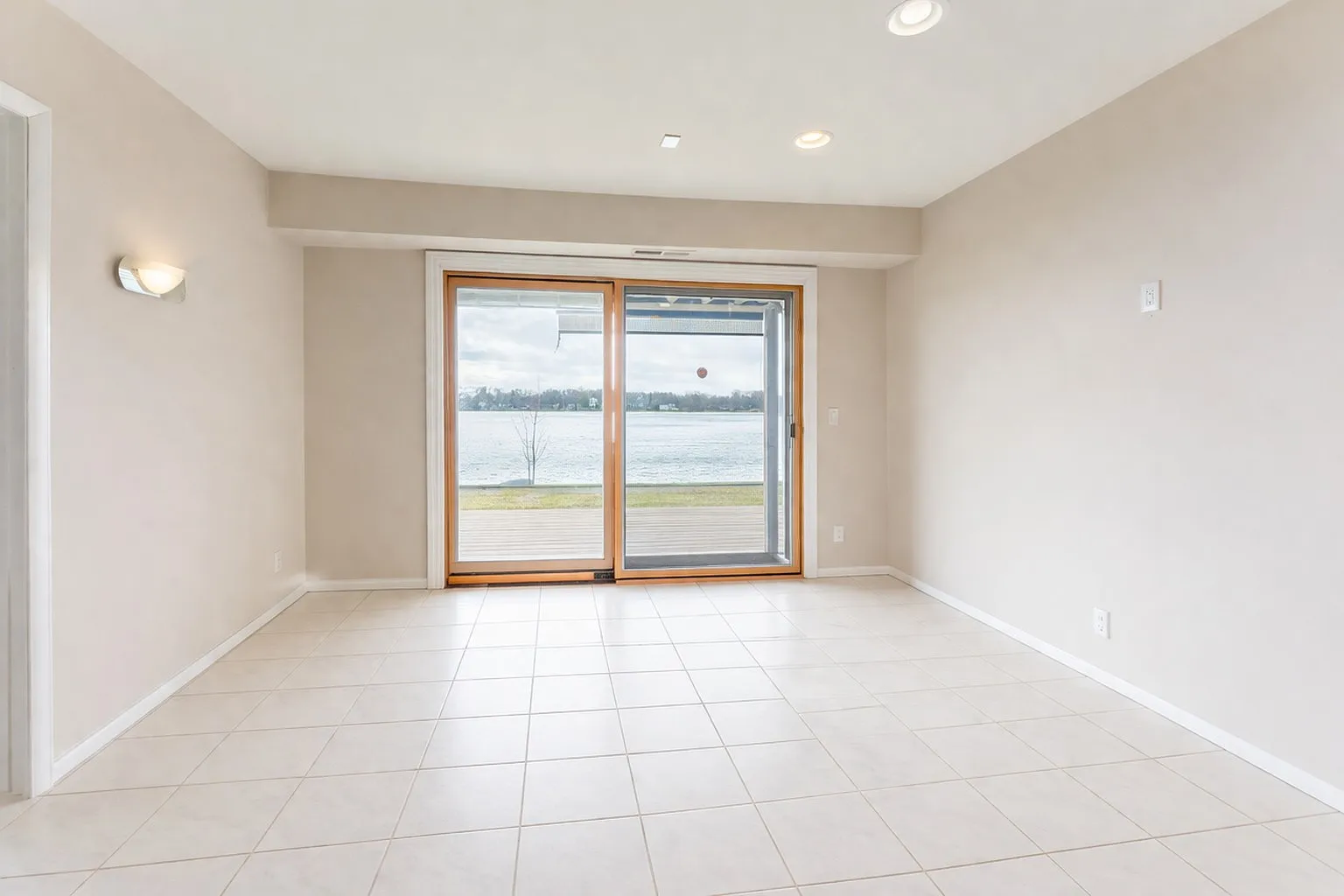 2 bed, 1219 sqft, $2,050 — Photo 3