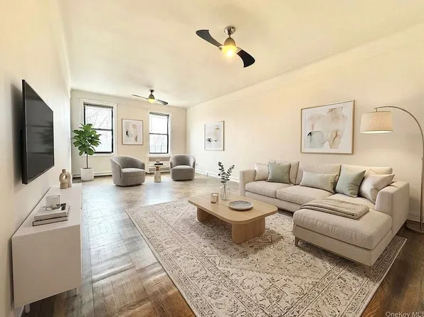 4720 42nd St APT 5G, Long Island City, NY 11104