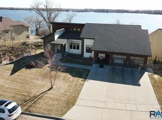 26507 Lakeview Pl, Hartford, SD 57033