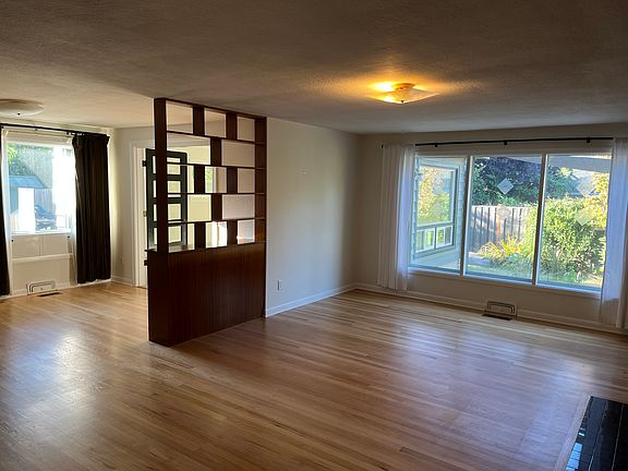 4th image of 887 W 18th Pl
