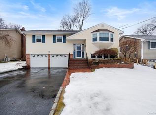 6 Stimson Place, Huntington, NY 11743