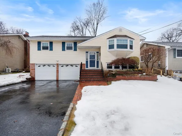 6 Stimson Place, Huntington, NY 11743