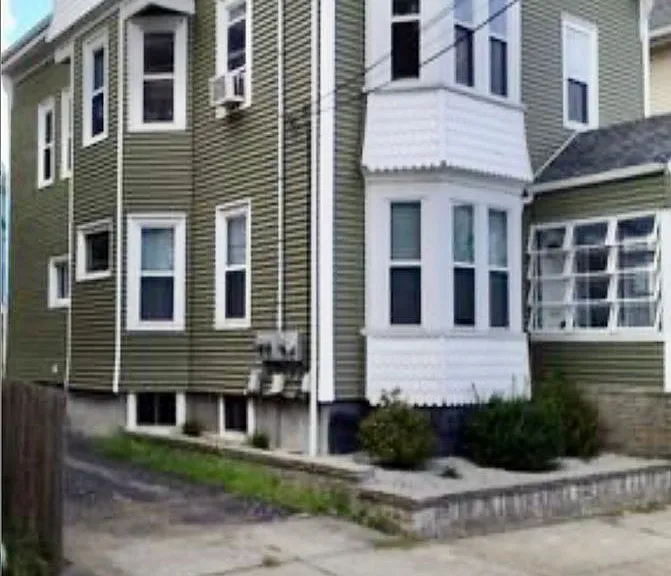 50-52 East George Street — Photo 1