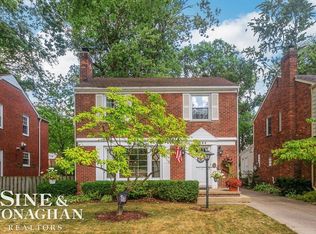 1854 Severn Rd, Grosse Pointe Woods, MI 48236