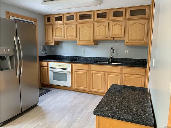 5th image of 5002 Dahlia Cir