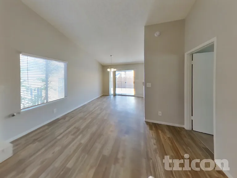1833 Ridgefield Dr — Photo 2