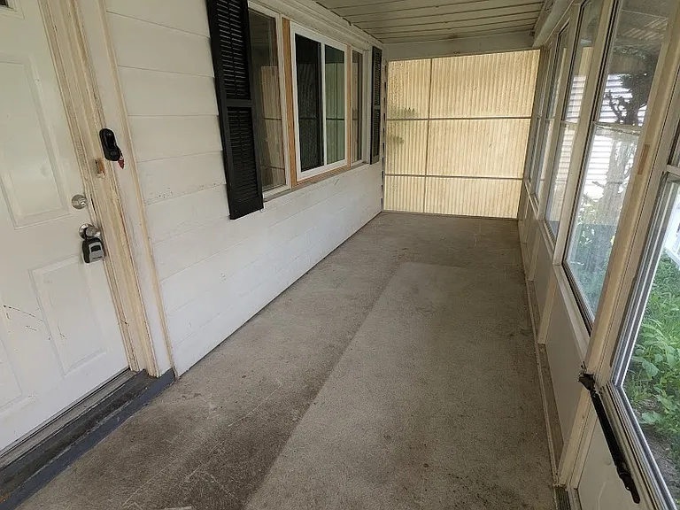 3317 Maple St — Photo 12