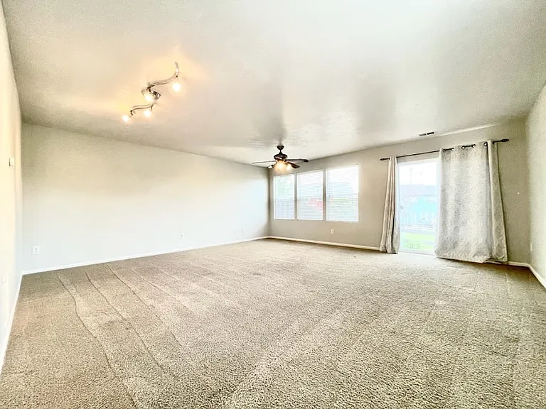368 Smith Cir — Photo 7