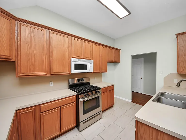 1103 Lake Shore Dr — Photo 5