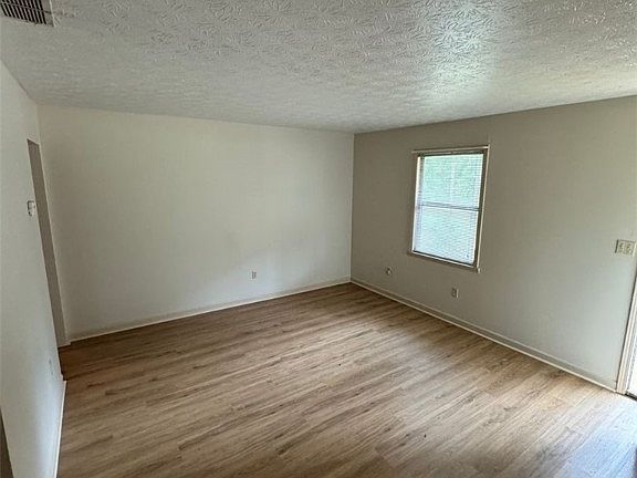 3rd image of 1807 Cedar Shoals Dr
