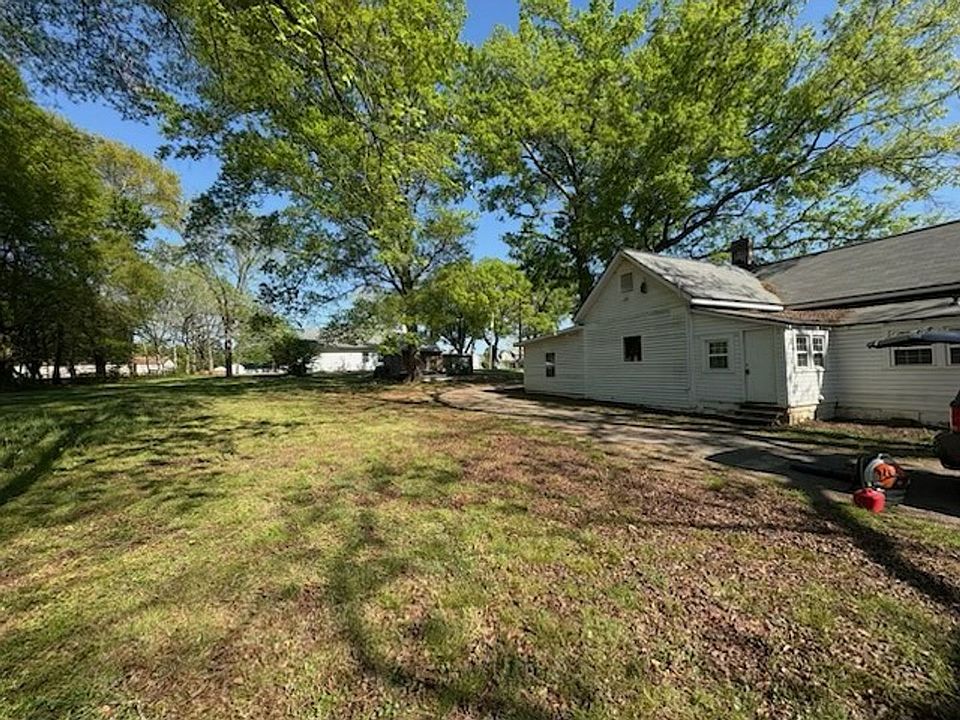 2nd image of 117 Summer St