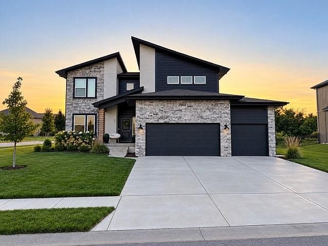 801 Bridgeshire Dr — Creekmoor Golf Club