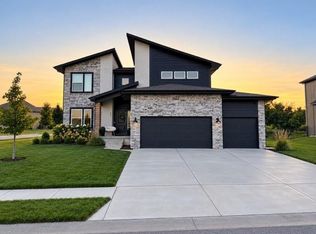 801 Bridgeshire Dr, Raymore, MO 64083