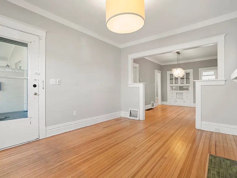 584 N Lafayette St — Photo 4