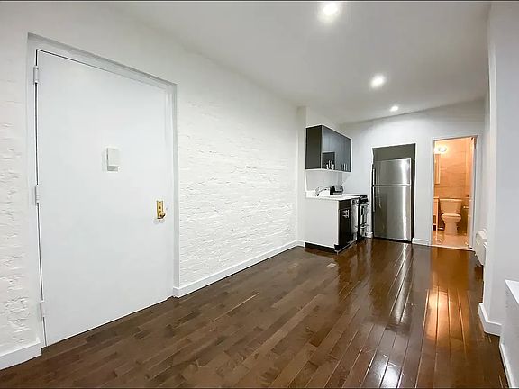 2nd image of 206 E 81st St #3CC