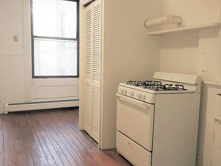 110 Sussex St #2R — Photo 13