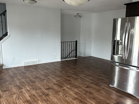 3rd image of 1210 Empress St #107