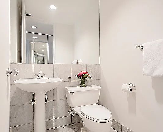 3rd image of 146 W 57th St APT 41E