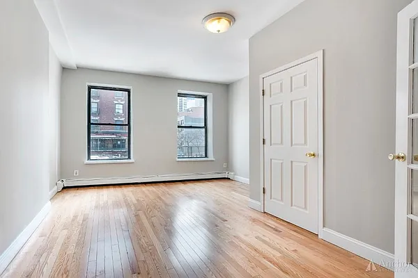 Rented by Anchor Associates | media 12