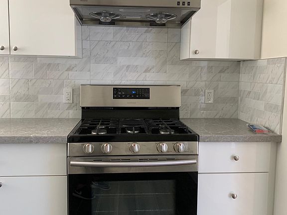 2nd image of 2730 Franklin St APT 2