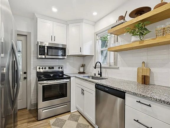 4th image of 915 West Ave #3
