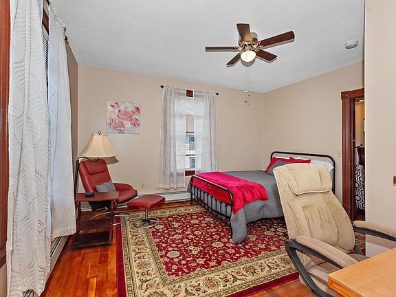 2nd floor guest room