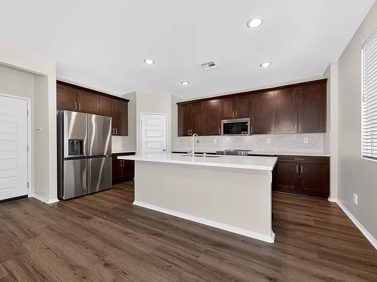 1037 Yuzu Way — Photo 7