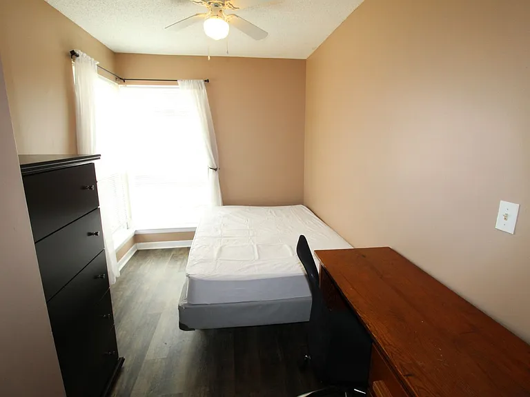 1330D Hunters Rd — Photo 15