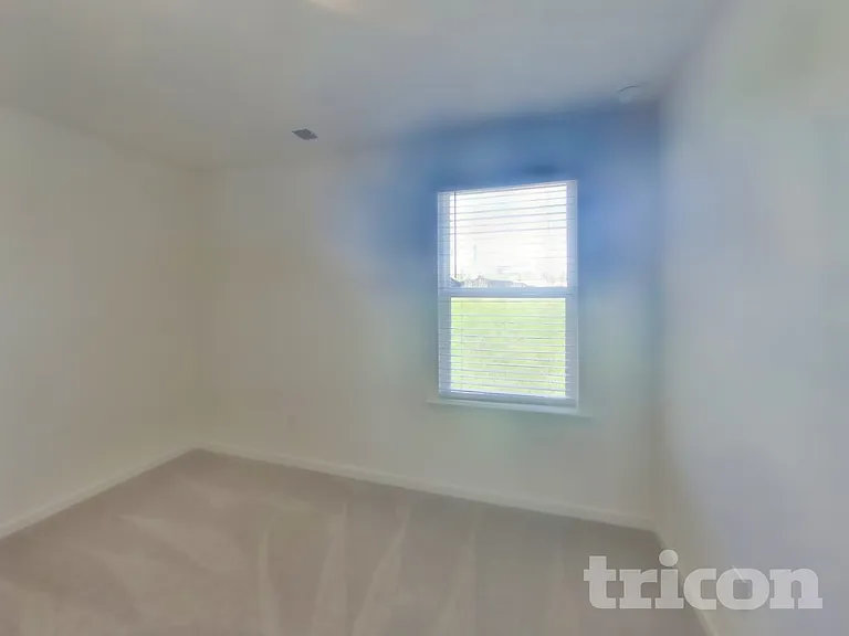 1940 Logan Ln — Photo 13