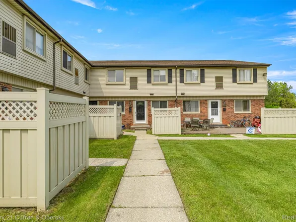 24969 Mayfair St, Flat Rock, MI 48134