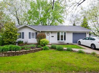 702 Suffolk Pl, Streamwood, IL
