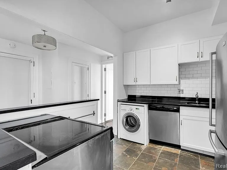 2900 E Jefferson Ave #D601 — Photo 6