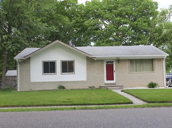 655 Robinwood Dr, Troy, MI 48083