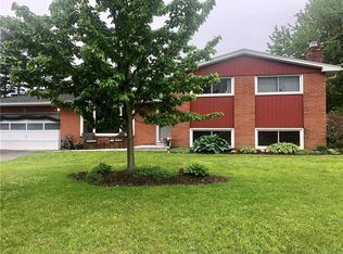 303 Sharon Dr, Rochester, NY 14626