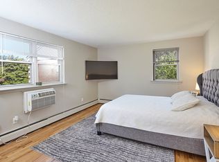 147 Salmon Brook Dr, Glastonbury, CT 06033