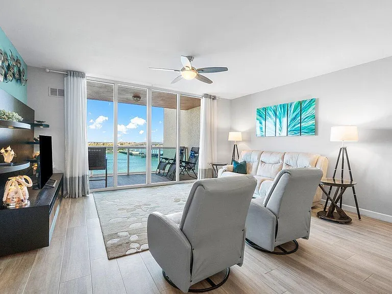 2640 Lake Shore Dr #711 — Photo 13