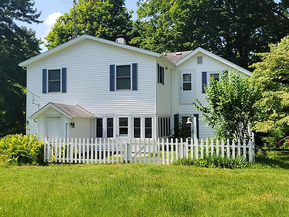 3rd image of 35176 Mill Lake Rd