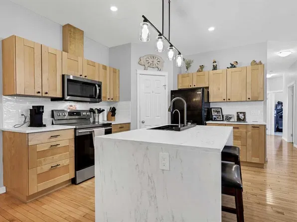 738 W Carriage Lane Dr, Carstairs, AB T0M 0N0
