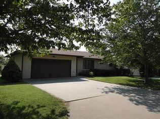 101 Riverview Dr, Wamego, KS 66547