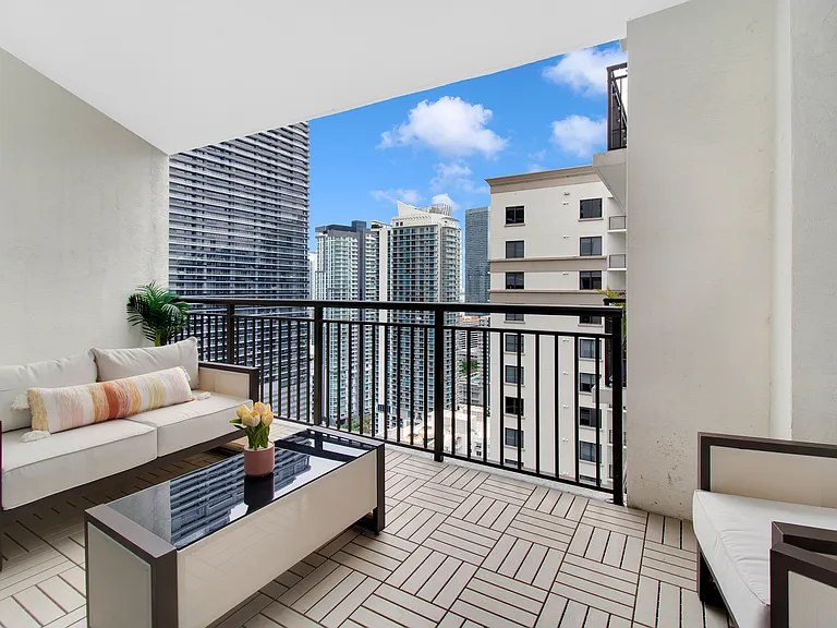999 SW 1st Ave #33 — Photo 6