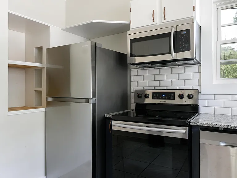 1516 Brookside Ave — Photo 11