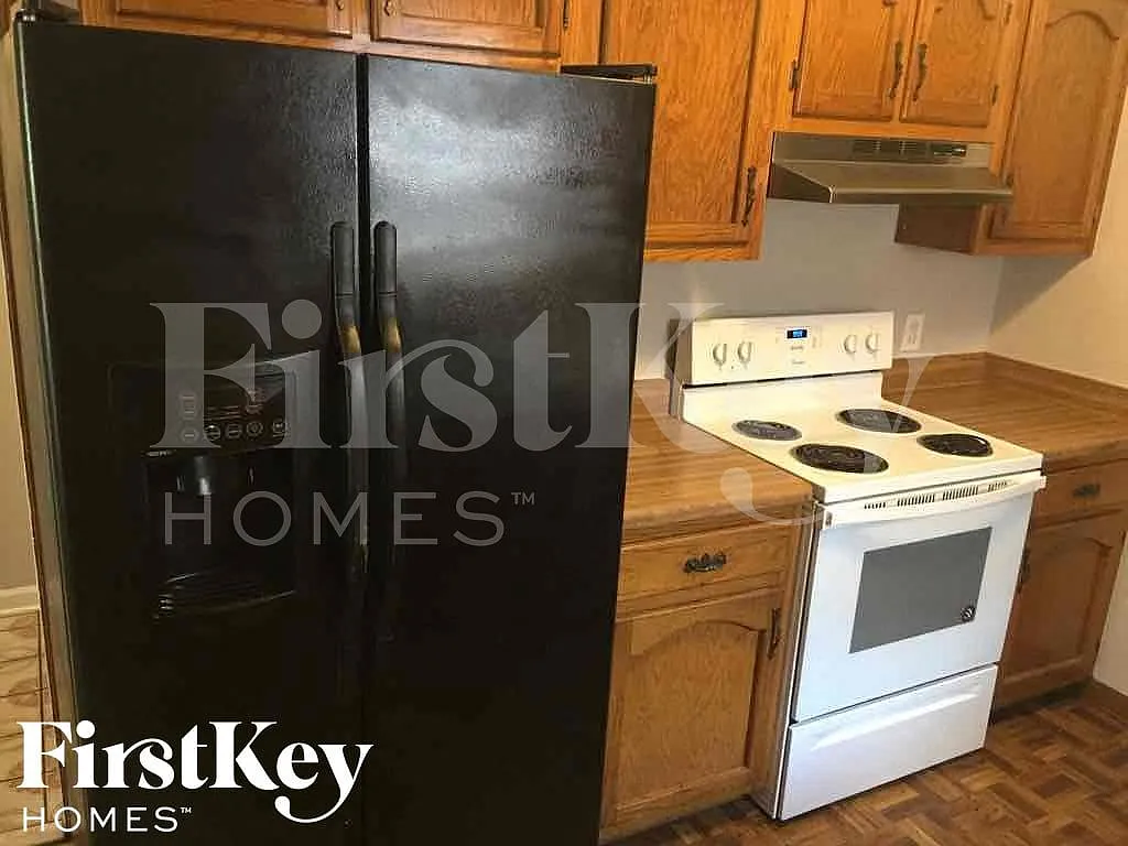 3 bed, 1.0 bath, 1211 sqft, $1,535 — Photo 4